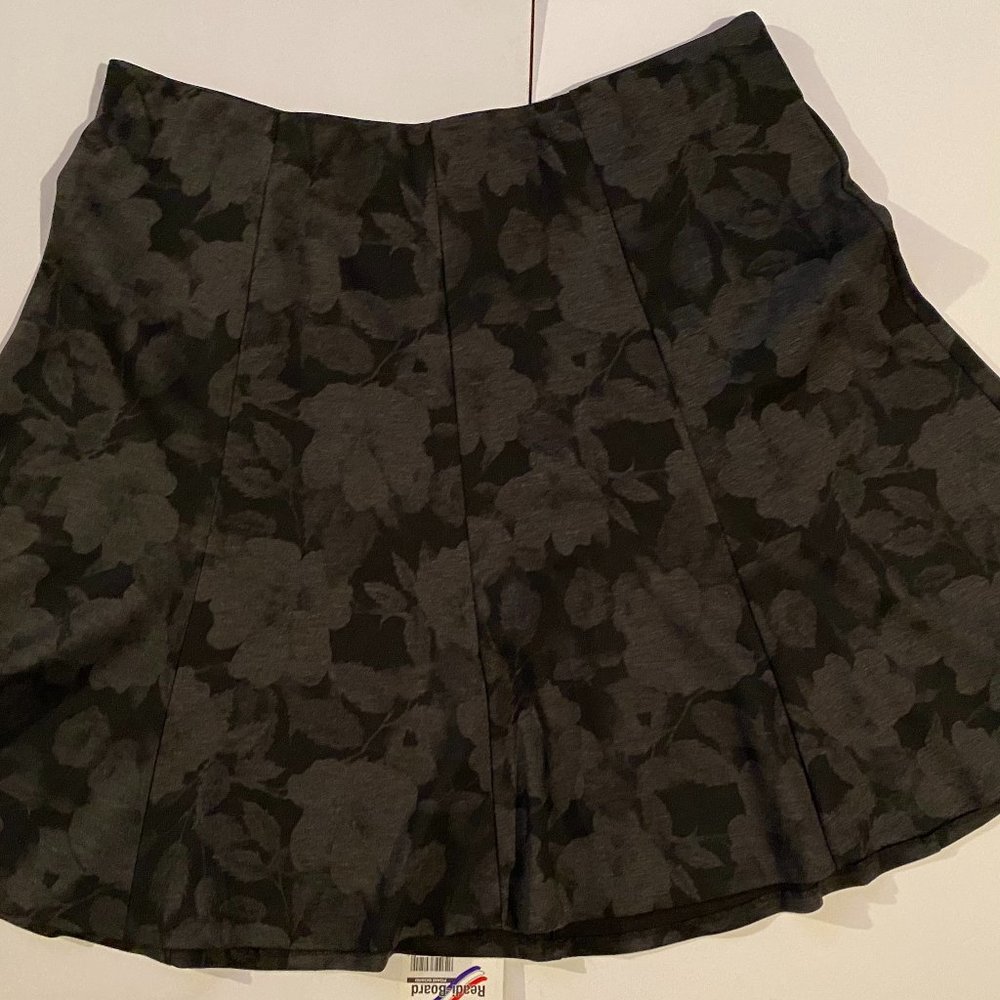 Black & Dark Gray Floral Skater Skirt - Size 1X